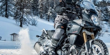 ride motorcycle in winter snow